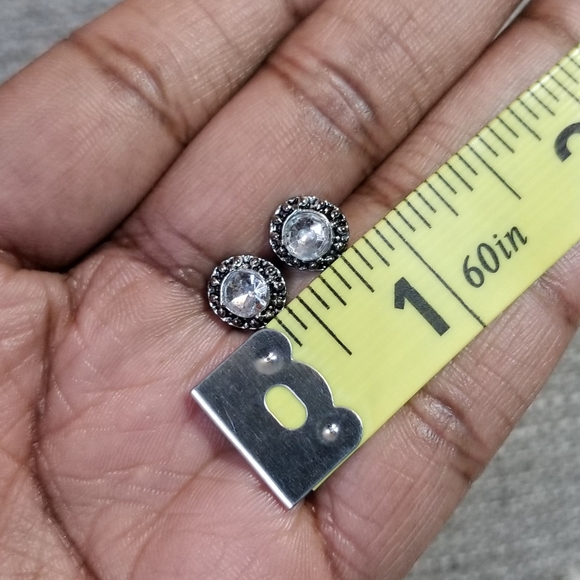 3/$20 ❤ Rhinestone Circle Stud Earrings - Picture 2 of 2